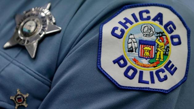 A Chicago police officer attends a news conference announcing the department's plan to hire nearly 1,000 new police officers in Chicago, Illinois, US. (Reuters File Photo) A Chicago police officer attends a news conference announcing the department's plan to hire nearly 1,000 new police officers in Chicago, Illinois, US. (Reuters File Photo)