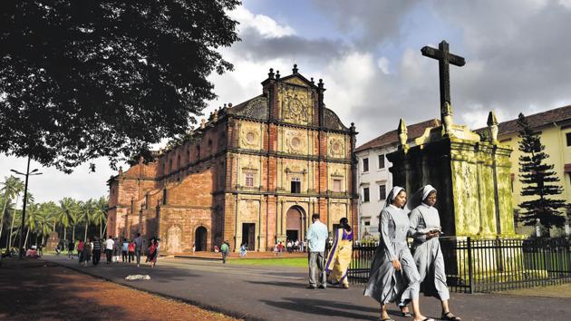 Visitors at the Basilica of Bom Jesus. Though Catholics are a minority in the state, the beautiful churches of old Goa continue to draw tourists and the devout from across the world.(Ajay Aggarwal/HT PHOTO)