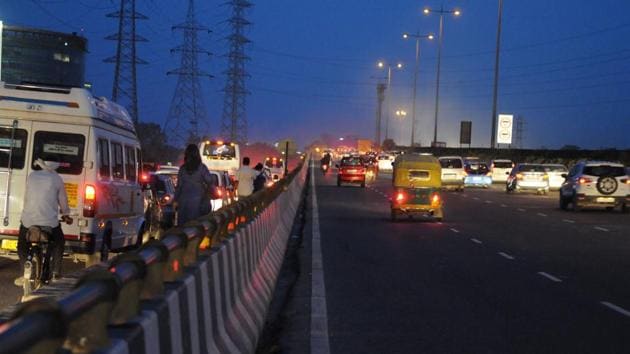 There are 12 such towers (electricity poles) to the left of the NH-8 near Iffco Chowk, if one is going from Delhi to Gurgaon. (Parveen Kumar/HT Photo) There are 12 such towers (electricity poles) to the left of the NH-8 near Iffco Chowk, if one is going from Delhi to Gurgaon. (Parveen Kumar/HT Photo)