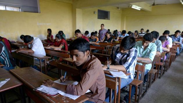 The Maharashtra government has banned schools in the state from asking its students take part in competitive exams and talent searches by private companies.(HT PHOTO)