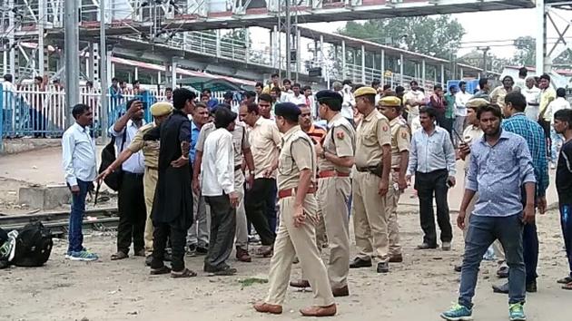 Police at the Sawimadhopur station after the accident on Sunday. (HT Photo) Police at the Sawimadhopur station after the accident on Sunday. (HT Photo)