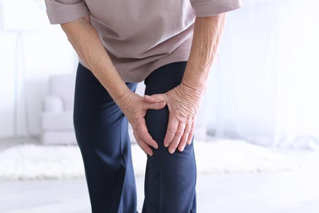 If left untreated, arthritis can cause severe pain, swelling, and eventually limited range of movement. (Shutterstock) If left untreated, arthritis can cause severe pain, swelling, and eventually limited range of movement. (Shutterstock)
