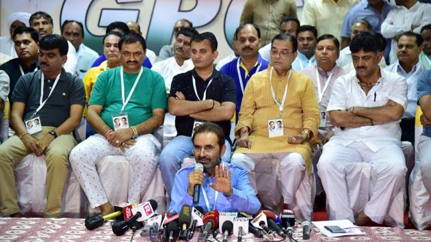 Congress spokesperson Shakti Singh Gohil speaks as Gujarat Congress MLAs seen behind him during a press conference at a resort on the outskirts of Bengaluru on Sunday.(PTI)