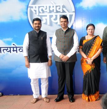 Chief minister Devendra Fadnavis (centre) with officials at the Paani foundation’s Satyamev Jayate Water cup in Pune. (HT Photo) Chief minister Devendra Fadnavis (centre) with officials at the Paani foundation’s Satyamev Jayate Water cup in Pune. (HT Photo)