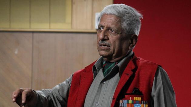 Major General (Retd) R K Kaushal speaking about possibilities of violence-free Kashmir at Patrakar Bhavan in Pune. (Sanket Wankhade/HT PHOTO) Major General (Retd) R K Kaushal speaking about possibilities of violence-free Kashmir at Patrakar Bhavan in Pune. (Sanket Wankhade/HT PHOTO)
