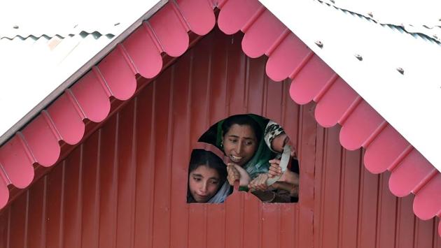 Kashmiri women watch the funeral procession of slain rebel Abid Ahmed during his funeral procession in the village of Hajinar in the district Bandipora north of Srinagar . (Tauseef MUSTAFA / AFP) Kashmiri women watch the funeral procession of slain rebel Abid Ahmed during his funeral procession in the village of Hajinar in the district Bandipora north of Srinagar . (Tauseef MUSTAFA / AFP)