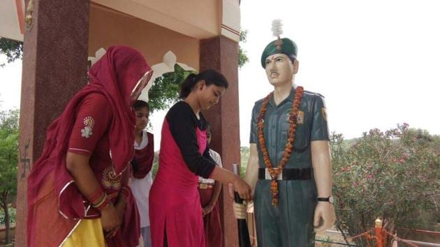 A woman ties rakhi on the wrist of a statue of martyred brother in Shekhawati region on Sunday. (HT PHOTO) A woman ties rakhi on the wrist of a statue of martyred brother in Shekhawati region on Sunday. (HT PHOTO)