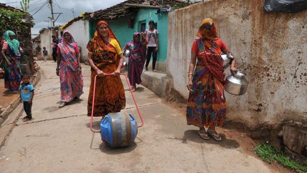 Villagers taking water to their homes in water wheel drums in village Patharihaveli in Vidisha District, India. (Mujeeb Faruqui/HT Photo) Villagers taking water to their homes in water wheel drums in village Patharihaveli in Vidisha District, India. (Mujeeb Faruqui/HT Photo)