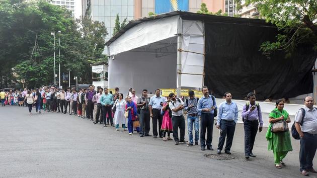 Office-goers as well as those celebrating Rakshabandhan faced a harrowing time as they tried to negotiate their daily commute. (Kunal Patil/HT Photo)