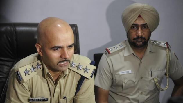 DSP Satish Kumar addressing the media on Haryana BJP chief’s son Vikas barala stalking women at police station sector 26 Chandigarh on Saturday, August 5, 2017.(Karun Sharma/Hindustan Times)