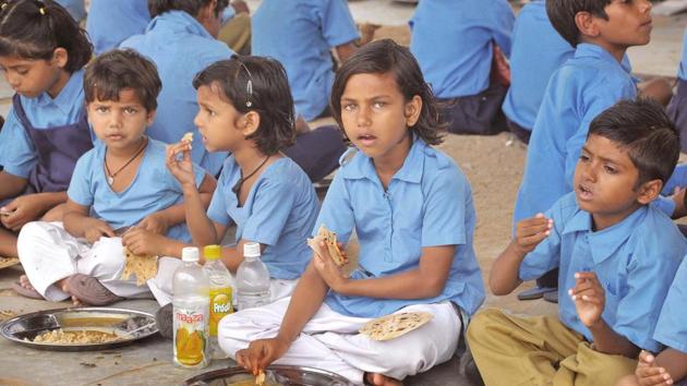 Children have mid-day meal at a government school in Jaipur.(HT File Photo)