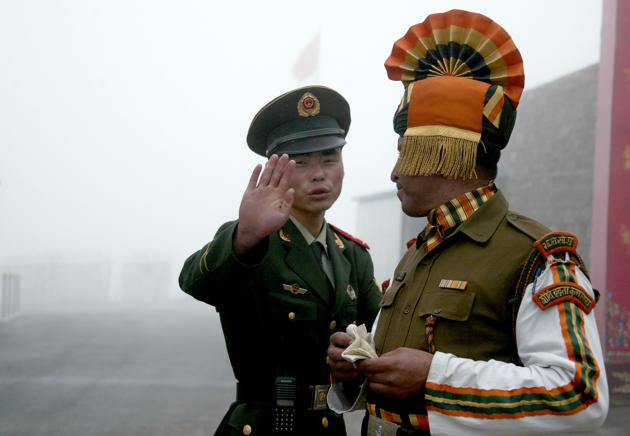 (FILES) This file photo taken on July 10, 2008 shows a Chinese soldier (L) gesturing next to an Indian soldier at the Nathu La border crossing between India and China in Sikkim. China has stepped up its rhetoric in an increasingly tense border row with India. (AFP) (FILES) This file photo taken on July 10, 2008 shows a Chinese soldier (L) gesturing next to an Indian soldier at the Nathu La border crossing between India and China in Sikkim. China has stepped up its rhetoric in an increasingly tense border row with India. (AFP)