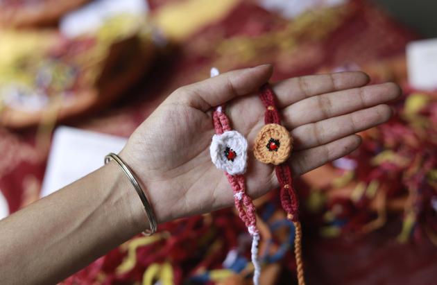 Ecofriendly rakhis made of cotton seeds and natural colours, by women farmers of Chindhwara, Madhya Pradesh and Vidarbha, on display at SM Joshi Sabhagruh, Navi Peth in Pune. (Rahul Raut/HT PHOTO)