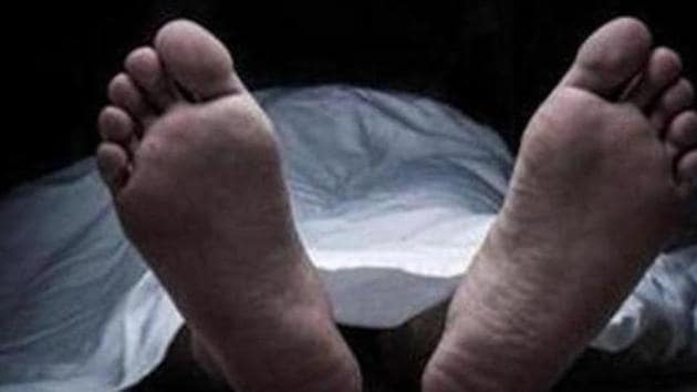 A 35-year-old man live with the body of his mother for three days, seemingly unaware that she had died.(Representative photo (shutterstock))