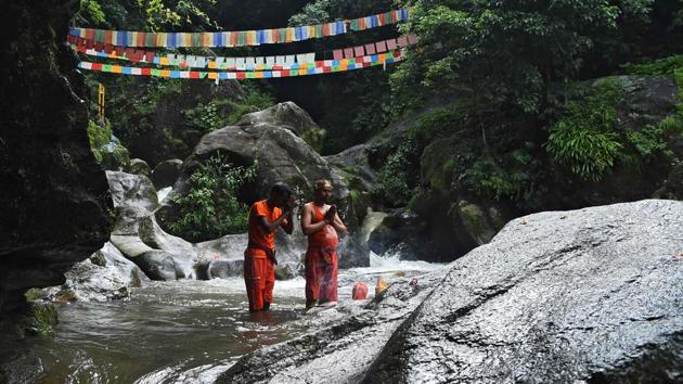 People wearing saffron-colored clothing make their way to the banks of the Bagmati river to take a holy bath at Sundarijal during the early hours. (PRAKASH MATHEMA / AFP) People wearing saffron-colored clothing make their way to the banks of the Bagmati river to take a holy bath at Sundarijal during the early hours. (PRAKASH MATHEMA / AFP)