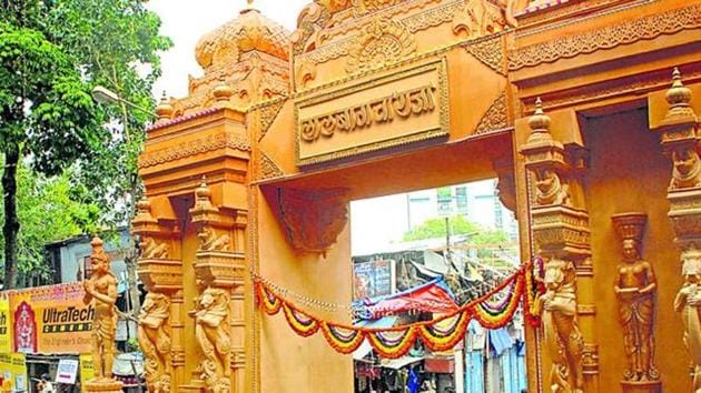 There are over 11,000 pandals across the city. There are over 11,000 pandals across the city.