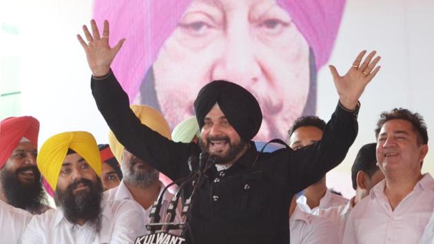 Navjot Singh Sidhu Punjab addressing a rally near Amritsar on Monday.(Sameer Sehgal/HT) Navjot Singh Sidhu Punjab addressing a rally near Amritsar on Monday.(Sameer Sehgal/HT)