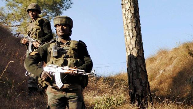 Army soldiers take positions near the Line of Control in Balakot sector of Poonch at Jammu.(PTI FIle Photo) Army soldiers take positions near the Line of Control in Balakot sector of Poonch at Jammu.(PTI FIle Photo)