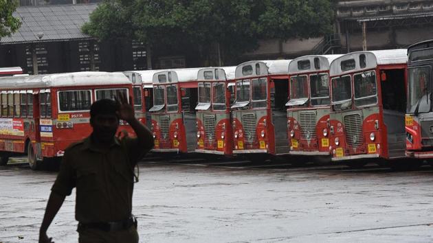 BEST ferries 29 lakh commuters a day on 504 routes. But decades of neglect has the century-old transport body facing its worst-ever financial crisis, with cumulative losses crossing Rs2,100 crore. (Satyabrata Tripathy/HT Photo) BEST ferries 29 lakh commuters a day on 504 routes. But decades of neglect has the century-old transport body facing its worst-ever financial crisis, with cumulative losses crossing Rs2,100 crore. (Satyabrata Tripathy/HT Photo)