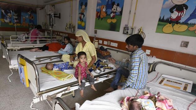 This year’s robust monsoon has come at a price: a zenith in the dengue and chikungunya cycles. Spiralling cases of both diseases have sent alarm bells ringing and the “season” has only just begun. (Sonu Mehta/HT Photo) This year’s robust monsoon has come at a price: a zenith in the dengue and chikungunya cycles. Spiralling cases of both diseases have sent alarm bells ringing and the “season” has only just begun. (Sonu Mehta/HT Photo)