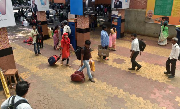 No security arrangements were in force at the Pune railway station entrance. (Pratham Gokhale/HT PHOTO) No security arrangements were in force at the Pune railway station entrance. (Pratham Gokhale/HT PHOTO)