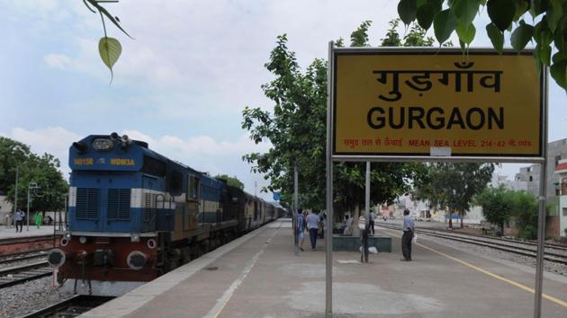 The project for electrifying railway line from Sarai Rohilla station in New Delhi to Rewari was first put forward in the 2014-15 railway budget. (Parveen Kumar/ HT file) The project for electrifying railway line from Sarai Rohilla station in New Delhi to Rewari was first put forward in the 2014-15 railway budget. (Parveen Kumar/ HT file)