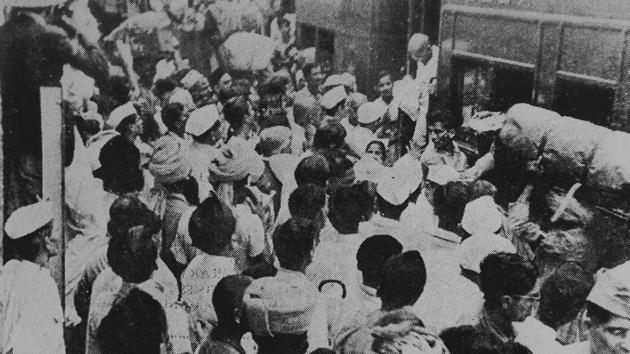 When Gandhi launched his non-violent satyagraha in opposition to the post World War II promises of the British government in the form of the ‘August Offer’ and the later revised Cripps Mission, the call for an individual Satyagraha went out and was first observed by Vinoba Bhave and later Jawaharlal Nehru, rousing followers across the country to take part civil disobedience, and individual Satyagraha. (HT Photo)