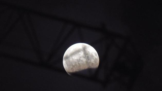 The central part of the eclipse zone where the moon is at the meridian when the eclipse occurs was only seen in Central Asia and India. (Satyabrata Tripathy/HT Photo)