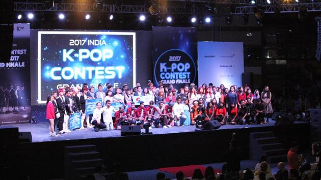 Finalists of the 2017 India K-pop Contest in Talkatora Indoor Stadium in New Delhi on July 29.(Korean Cultural Centre)