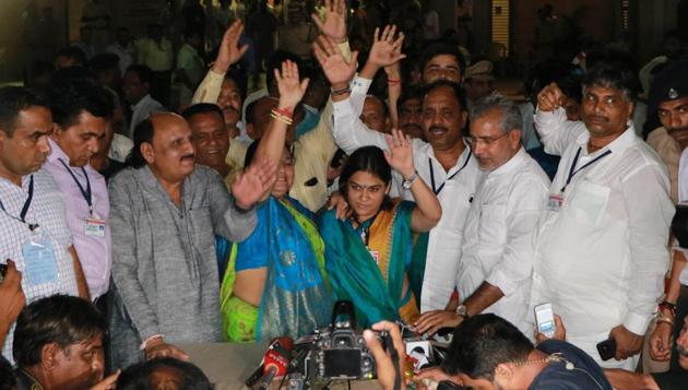 Gujarat Congress MLAs and supporters celebrates victory of their leader Ahmad Patel in Rajya Sabha election in Gandhinagar, India, Tuesday, August 8, 2017.(Siddharaj Solanki/ Hindustan Times)