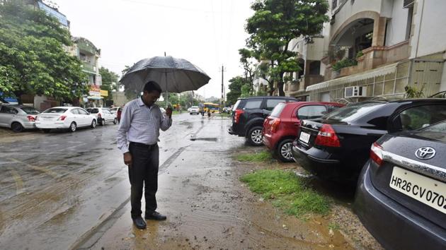 The spot in Sector 57 where the security guard was run over by four men in a car. (Sanjeev Verma/HT PHOTO) The spot in Sector 57 where the security guard was run over by four men in a car. (Sanjeev Verma/HT PHOTO)