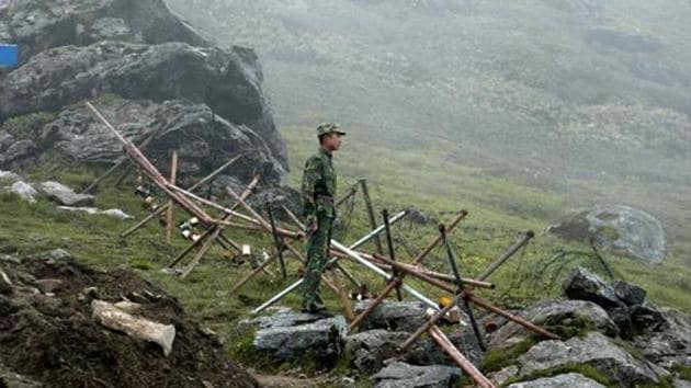 File photo of a Chinese soldier standing guard on the border with India. Kalapani is a region close to Nepal and the Himalayan country has been staking claim over the disputed territory for years. The region is a 35 square kilometre area in Uttarakhand’s Pithoragarh district under control of Indo-Tibetan Border Police.(AFP)