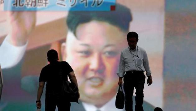 Men walk past a street monitor showing news of North Korea firing a ballistic missile, in Tokyo, Japan, July 4, 2017. (Reuters File Photo) Men walk past a street monitor showing news of North Korea firing a ballistic missile, in Tokyo, Japan, July 4, 2017. (Reuters File Photo)