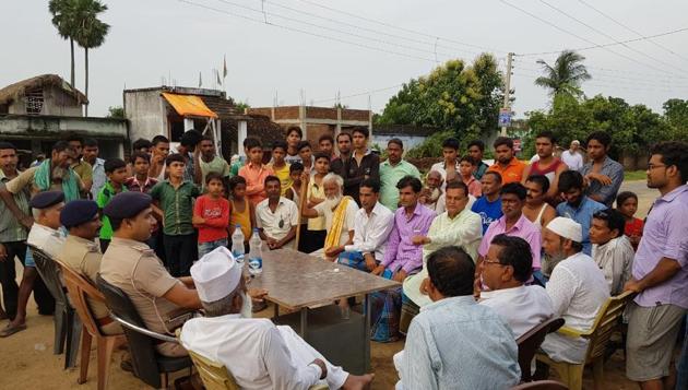 Police holding a Lok Samvad at a Munger village.(HT photo)