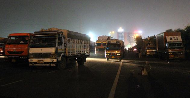 Replying to a question, the CM said the issue of jams at Sirhaul (above) due to the toll collection by the Delhi municipal corporation would also be taken up with the National Highways Authority of India and the authorities concerned. (HT Photo) Replying to a question, the CM said the issue of jams at Sirhaul (above) due to the toll collection by the Delhi municipal corporation would also be taken up with the National Highways Authority of India and the authorities concerned. (HT Photo)