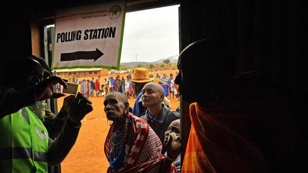 Observers see the election as the last confrontation of the dynastic rivalry between the families of Kenyatta and Odinga, which has lasted more than half a century. (cARL dE sOUZA/AFP)