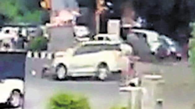The XUV500, that appeared to be at high speed, was allegedly trying to cross the signal at a busy traffic junction when it hit a pedestrian and a scooty while taking a U-turn on the road ahead. The XUV500, that appeared to be at high speed, was allegedly trying to cross the signal at a busy traffic junction when it hit a pedestrian and a scooty while taking a U-turn on the road ahead.