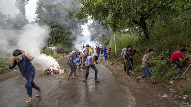 Kashmiri villagers run for cover as policemen fire pellets during a protest after the funeral procession of a teenage boy in Haal village in Kashmir.(AP File Photo) Kashmiri villagers run for cover as policemen fire pellets during a protest after the funeral procession of a teenage boy in Haal village in Kashmir.(AP File Photo)