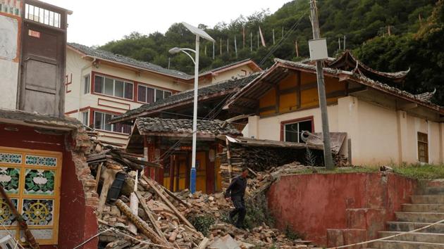 A man walks through the debris of a building that was damaged during an earthquake next to a temple compound in Jiuzhaigou, Sichuan province, China, August 10, 2017. (Reuters Photo) A man walks through the debris of a building that was damaged during an earthquake next to a temple compound in Jiuzhaigou, Sichuan province, China, August 10, 2017. (Reuters Photo)