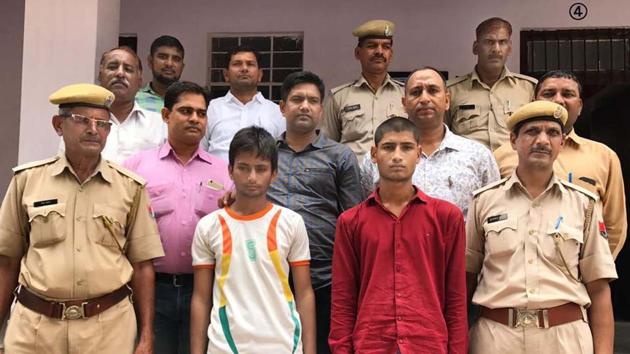 (From left) Ajit Yadav and Rishikesh Yadav, both are students of RR College, who broke window panes of more than 60 cars parked on roads on August 4 after being arrested. (HT Photo) (From left) Ajit Yadav and Rishikesh Yadav, both are students of RR College, who broke window panes of more than 60 cars parked on roads on August 4 after being arrested. (HT Photo)