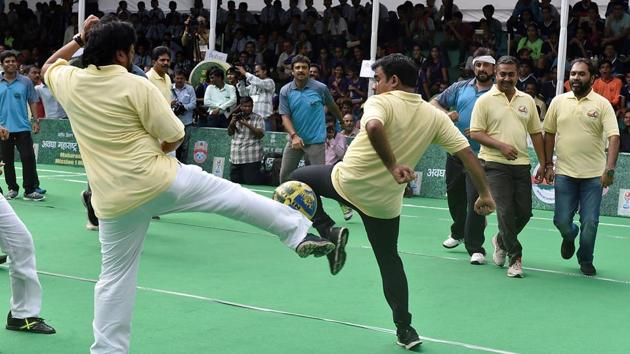 CAUGHT IN ACTION: Another fine attempt (Anshuman Poyrekar/HT Photo) 