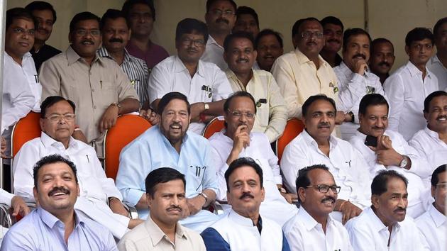 WE DON’T OPPOSE THIS: The Opposition enjoys the game (Anshuman Poyrekar/HT Photo) 