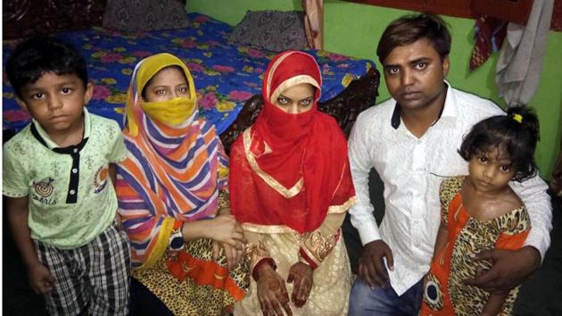 A family of seven travelling in their car from Nizamuddin, Delhi to Baraut were robbed by a car borne armed robbers on state highway 57 near Loni. **Pic received on Aug 10, 2017 (Please check with Peeyush Khandelwal for details) A family of seven travelling in their car from Nizamuddin, Delhi to Baraut were robbed by a car borne armed robbers on state highway 57 near Loni. **Pic received on Aug 10, 2017 (Please check with Peeyush Khandelwal for details)