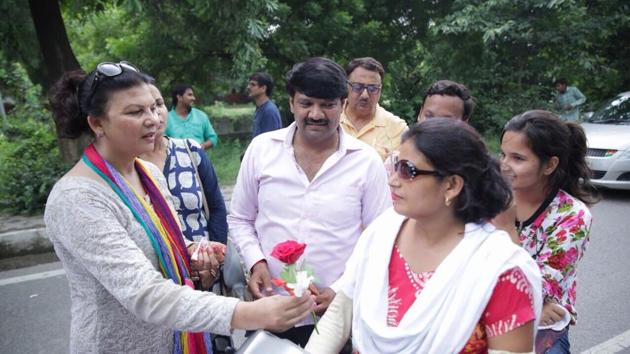 The volunteers said they have taken this initiative in the backdrop of an increase in the number of accidents due to traffic violations, especially wrong-lane driving. The volunteers said they have taken this initiative in the backdrop of an increase in the number of accidents due to traffic violations, especially wrong-lane driving.