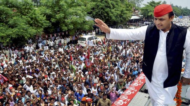 Samajwadi Party president Akhilesh Yadav waves at supporters during 'Desh Bachao, Desh Bannao' rally on the occasion of 'August Kranti Day' in Faizabad on Wednesday. (PTI) Samajwadi Party president Akhilesh Yadav waves at supporters during 'Desh Bachao, Desh Bannao' rally on the occasion of 'August Kranti Day' in Faizabad on Wednesday. (PTI)
