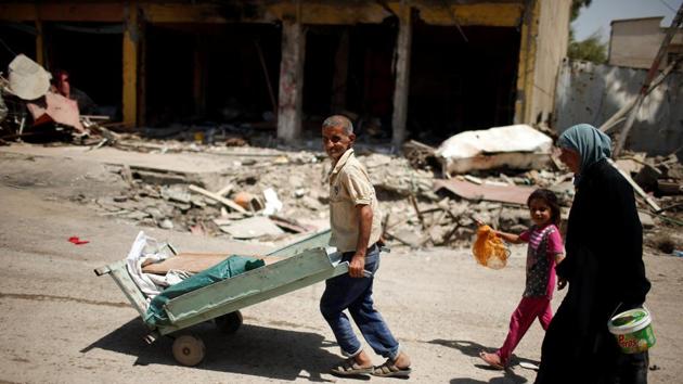 Mosul’s economy had stalled under IS rule with many government employees deprived of their salaries. This has left inhabitants with little money to spare and rebuild a new life. (REUTERS)