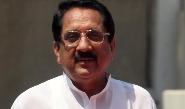 BJP MLA Raj Purohit met state education minister Vindod Tawde on Friday and would be writing to the union human resource development minister Prakash Jawdekar about his demand. (HT File) BJP MLA Raj Purohit met state education minister Vindod Tawde on Friday and would be writing to the union human resource development minister Prakash Jawdekar about his demand. (HT File)