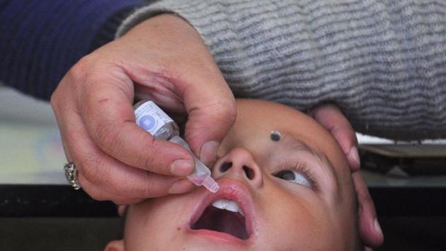 A medical staff administers polio drops at polio eradication campaign in Shimla. Santosh Rawat/HT
