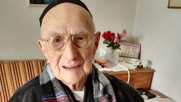 File photo taken on January 22, 2016 shows Yisrael Kristal sitting in his home in the Israeli city of Haifa. (AFP Photo) File photo taken on January 22, 2016 shows Yisrael Kristal sitting in his home in the Israeli city of Haifa. (AFP Photo)