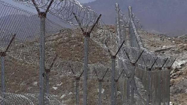 Pakistani authorities build fence along its border with neighbouring Afghanistan in northern Pakistan.(AP File Photo) Pakistani authorities build fence along its border with neighbouring Afghanistan in northern Pakistan.(AP File Photo)
